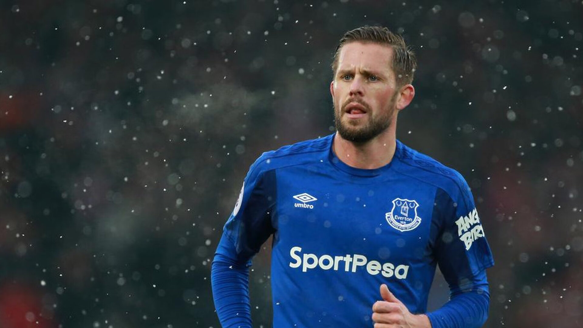 开云平台-纪律风波：某球队因场外行为被重罚，矛头指向管理层，足球队纪律