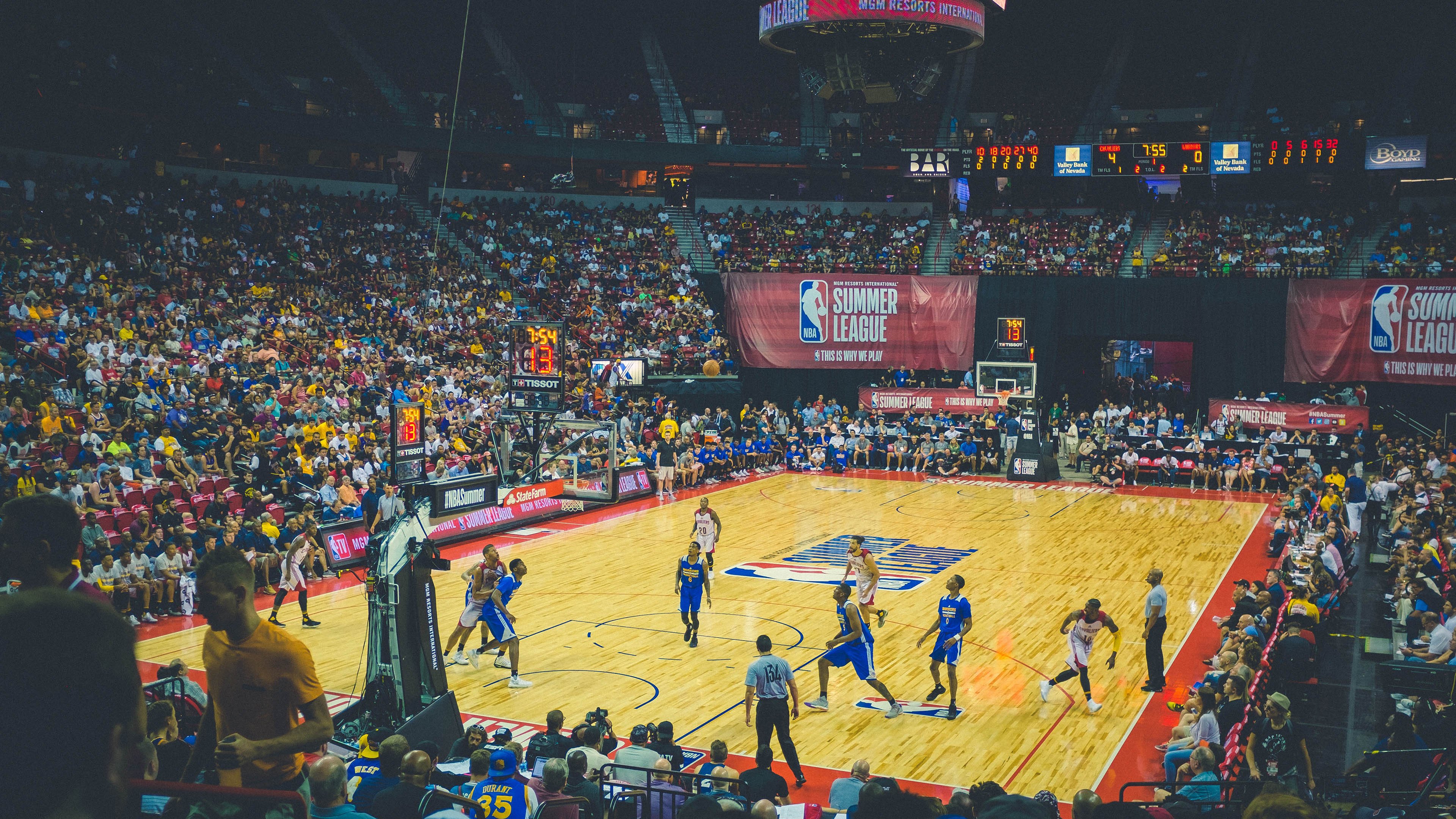 赛场“神操作”:突破、助攻、扣篮集锦不断刷新纪录,突破扣篮倾向